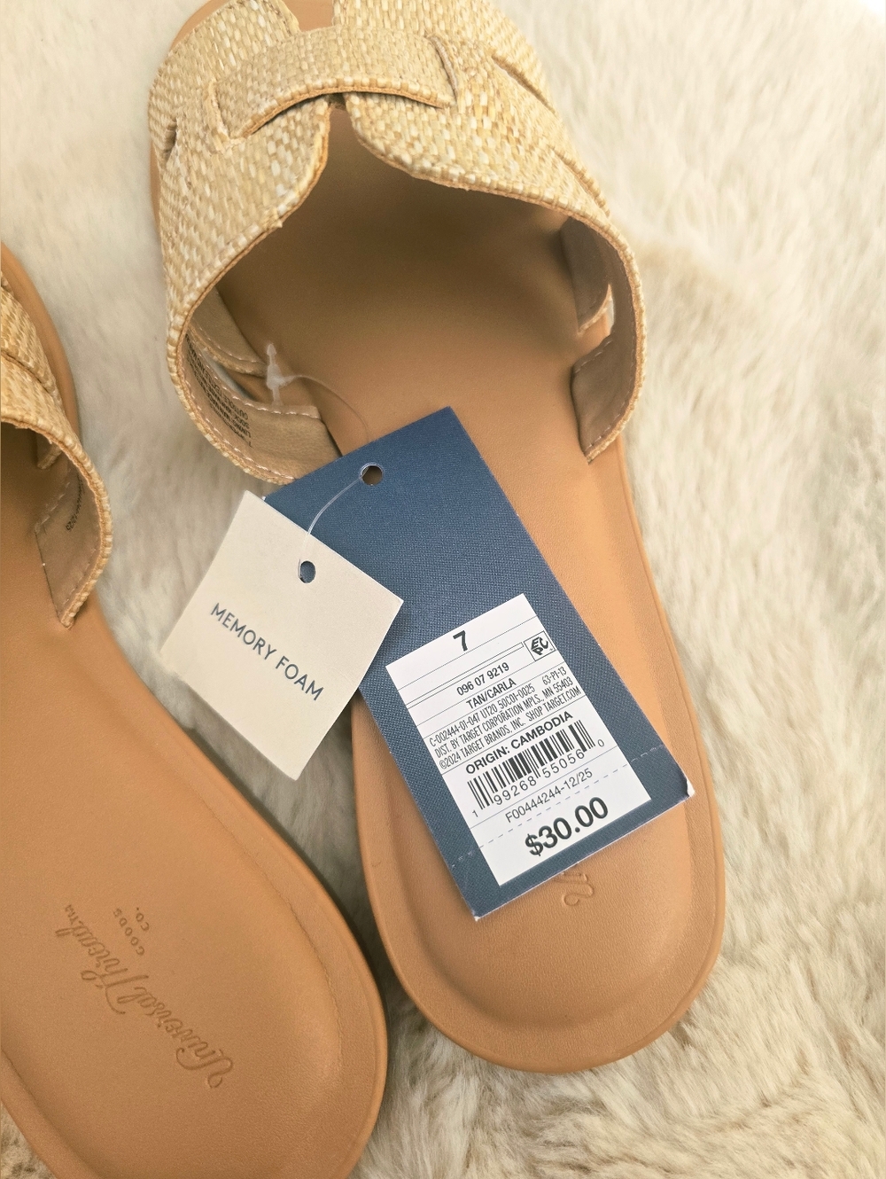 NWT! Universal Thread, Carla Sandals with Memory Foam Insole, Tan, Size 7 - Picture 10 of 13